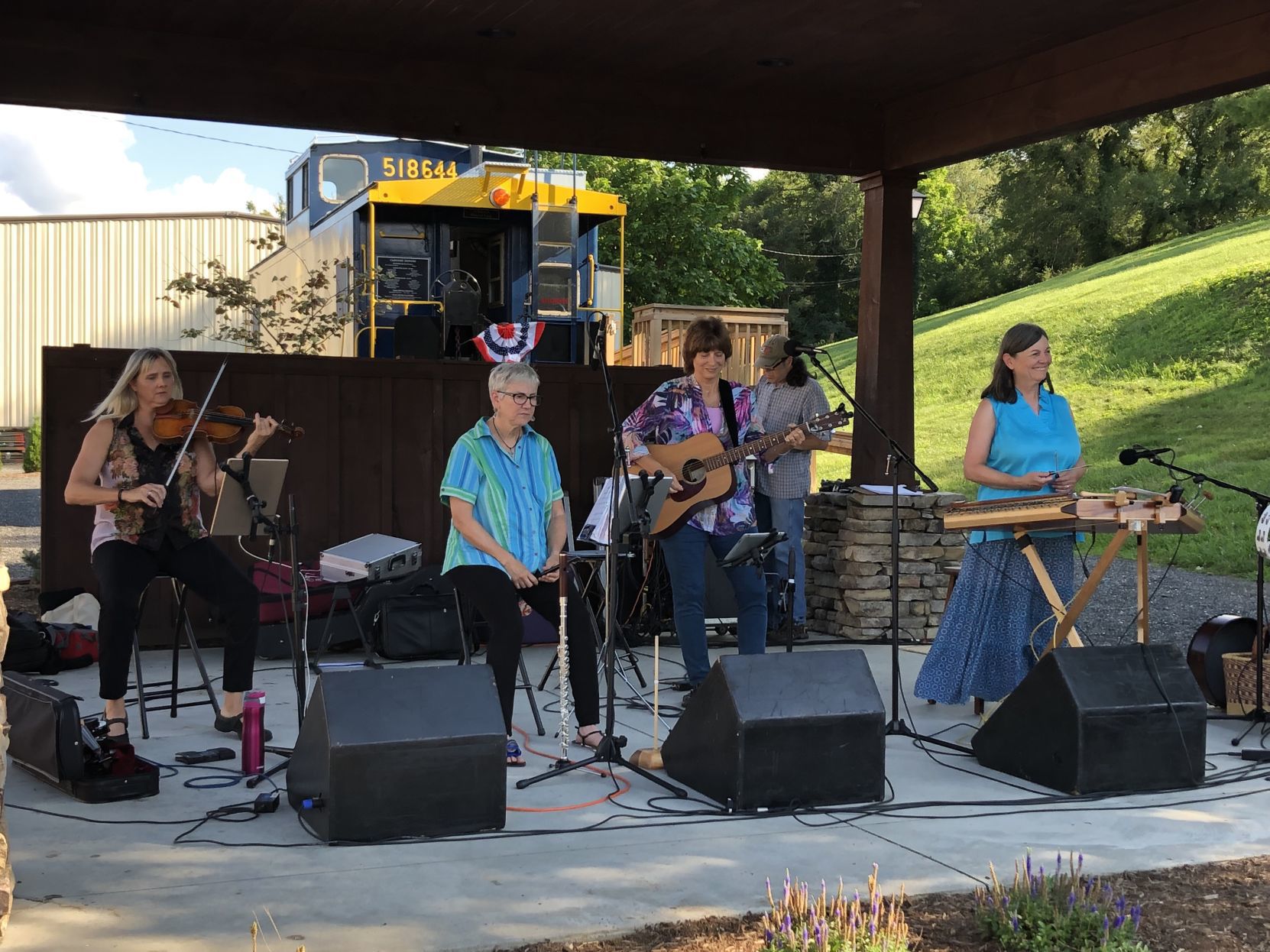 Mountain Laurels perform for Backstreet Concert Series